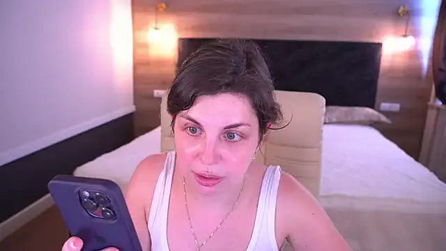 Megu_Melon – webcam model profile photo Image 3