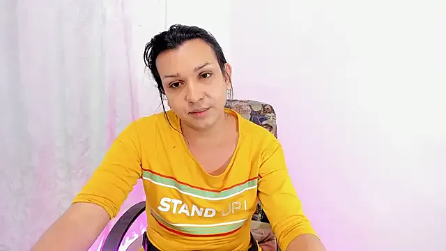  – webcam model profile photo Image 5
