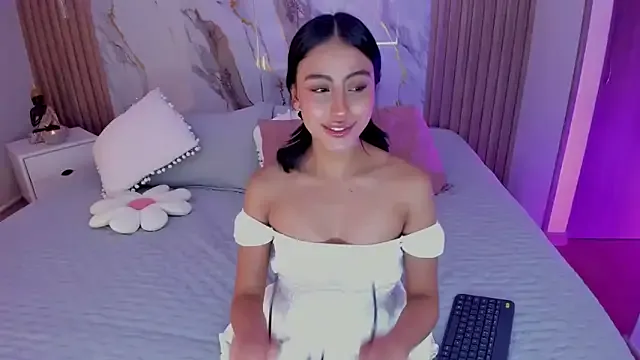  – webcam model profile photo Image 13