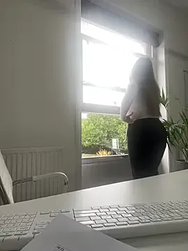 roouse – webcam model profile photo Image 19