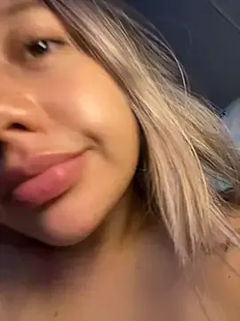 roouse – webcam model profile photo Image 13