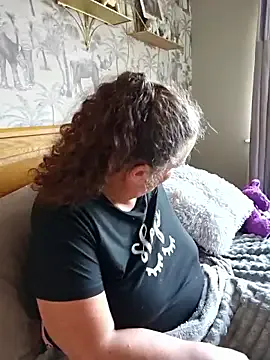 roouse – webcam model profile photo Image 7