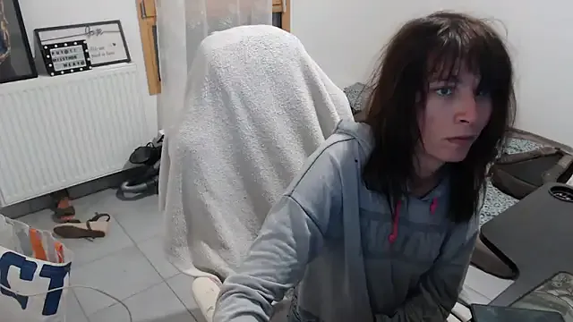 Emily_brown04 – webcam model profile photo Image 17