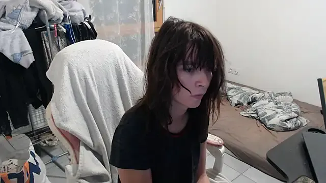 Emily_brown04 – webcam model profile photo Image 18