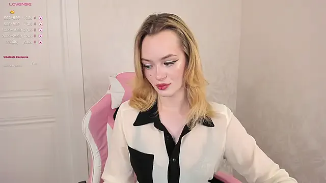 roouse – webcam model profile photo Image 8