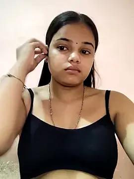 roouse – webcam model profile photo Image 13