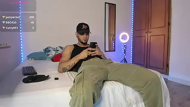 roouse – webcam model profile photo Image 3