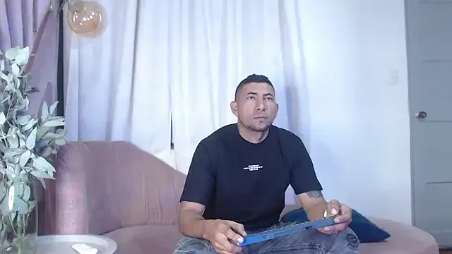 sexi_noemi – webcam model profile photo Image 14