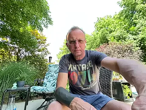 roouse – webcam model profile photo Image 8