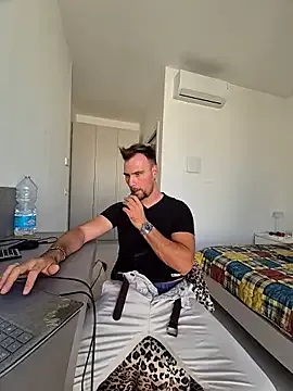  – webcam model profile photo Image 7