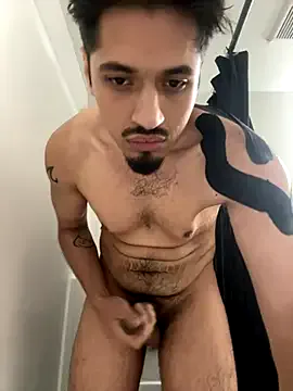 roouse – webcam model profile photo Image 4
