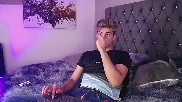 Nonchan_ – webcam model profile photo Image 12