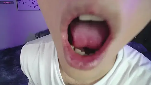 Nonchan_ – webcam model profile photo Image 3