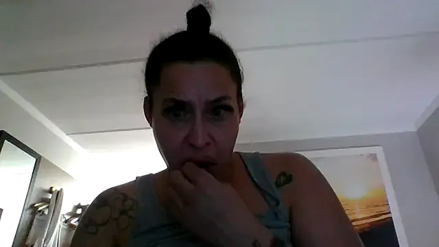 roouse – webcam model profile photo Image 14