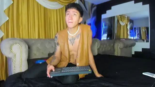  – webcam model profile photo Image 7
