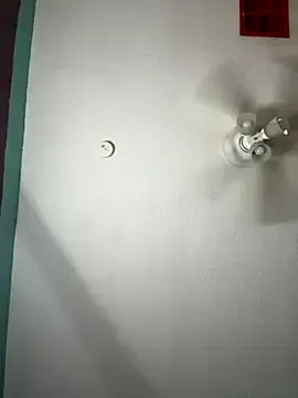 Valentina_ro – webcam model profile photo Image 8