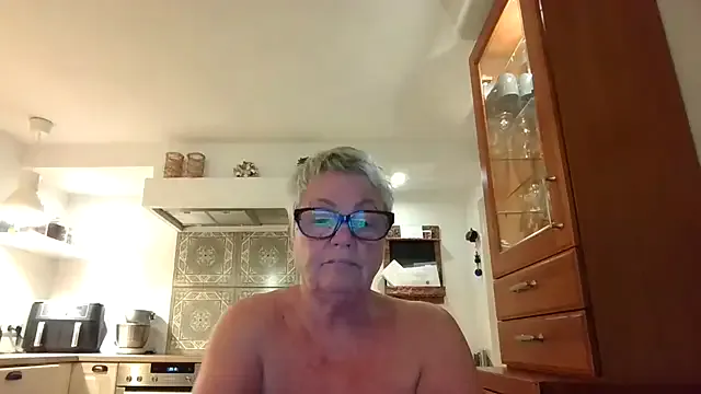 riya190 – webcam model profile photo Image 12