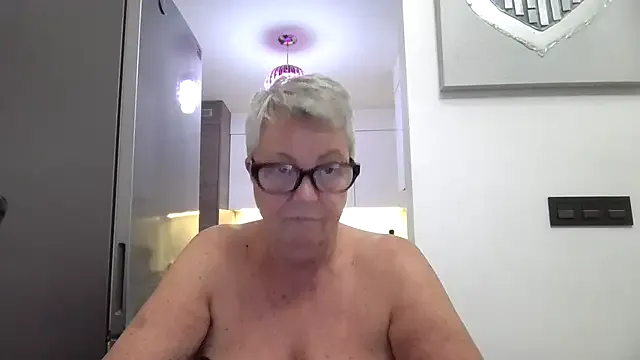 riya190 – webcam model profile photo Image 19