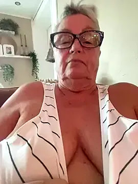 riya190 – webcam model profile photo Image 7