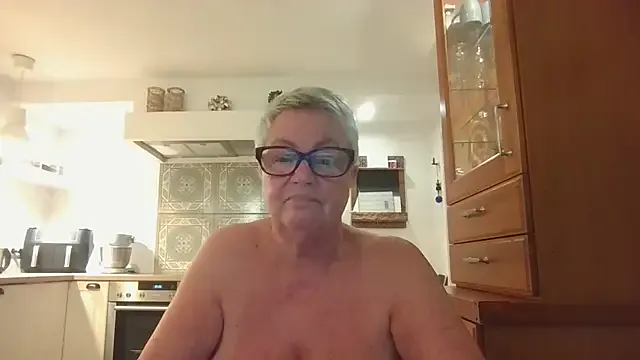 riya190 – webcam model profile photo Image 8