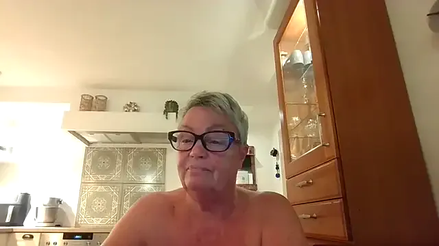 riya190 – webcam model profile photo Image 9