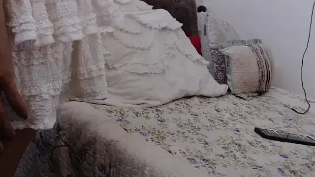 Mia--meow – webcam model profile photo Image 2