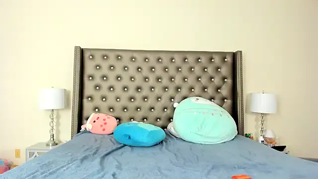 Mia--meow – webcam model profile photo Image 9