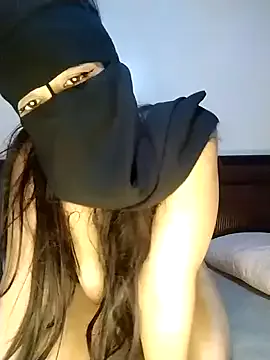 IORio2 – webcam model profile photo Image 10