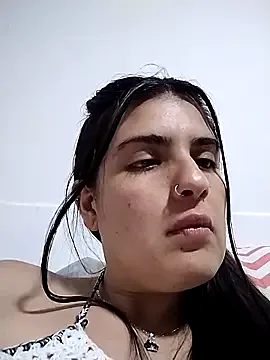 roouse – webcam model profile photo Image 4