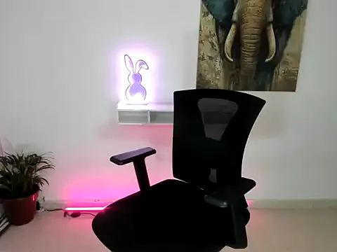 CarolBarker – webcam model profile photo Image 11