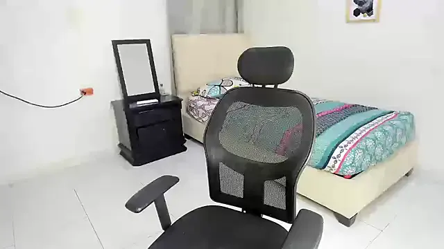 CarolBarker – webcam model profile photo Image 7