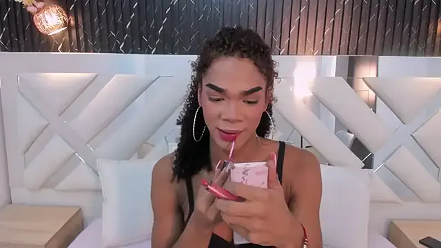 Emily_brown04 – webcam model profile photo Image 2