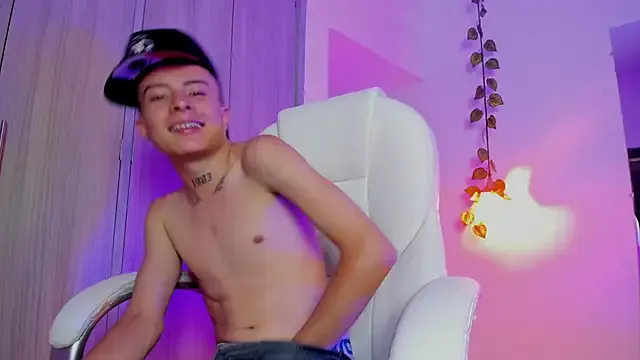 HermanFire – webcam model profile photo Image 7
