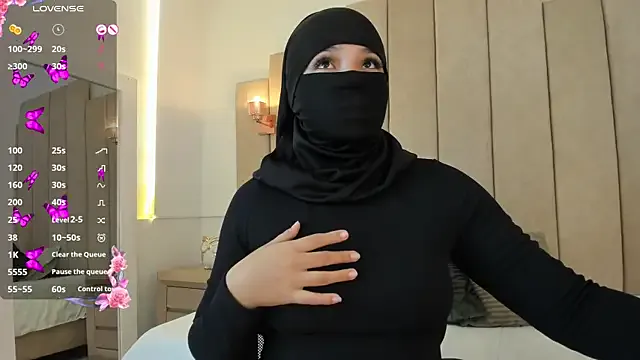 roouse – webcam model profile photo Image 11