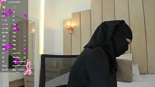 roouse – webcam model profile photo Image 13