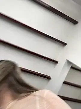 LoveOnStream – webcam model profile photo Image 11