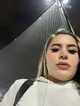 LoveOnStream – webcam model profile photo Image 15