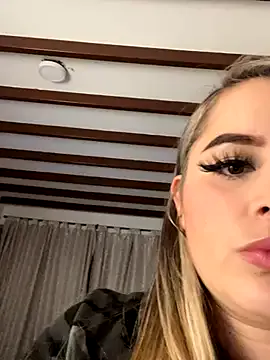 LoveOnStream – webcam model profile photo Image 8