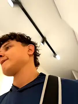 Yui-Ch – webcam model profile photo Image 17