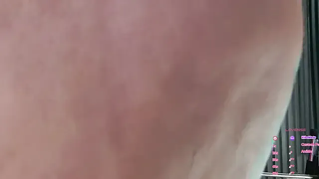 roouse – webcam model profile photo Image 19