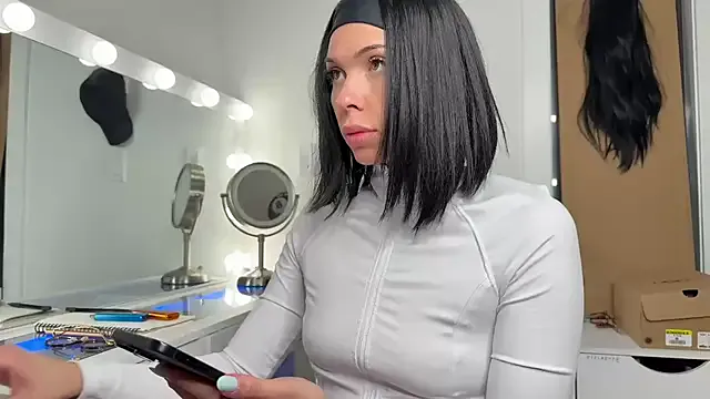 Mia--meow – webcam model profile photo Image 11