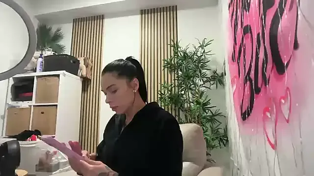 Mia--meow – webcam model profile photo Image 3