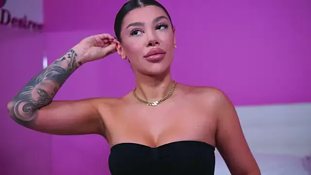 roouse – webcam model profile photo Image 12