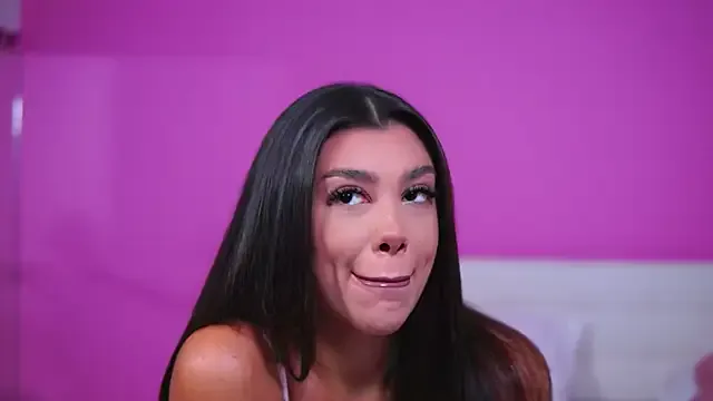 roouse – webcam model profile photo Image 13