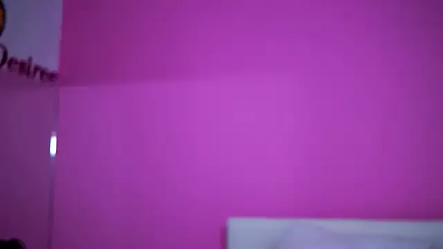 roouse – webcam model profile photo Image 2