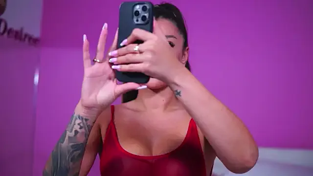 roouse – webcam model profile photo Image 7