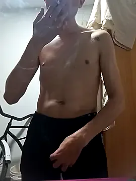 roouse – webcam model profile photo Image 2