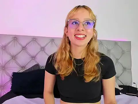 hina_porn – webcam model profile photo Image 6