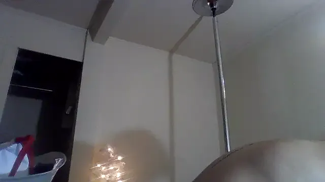 NANA_7 – webcam model profile photo Image 2