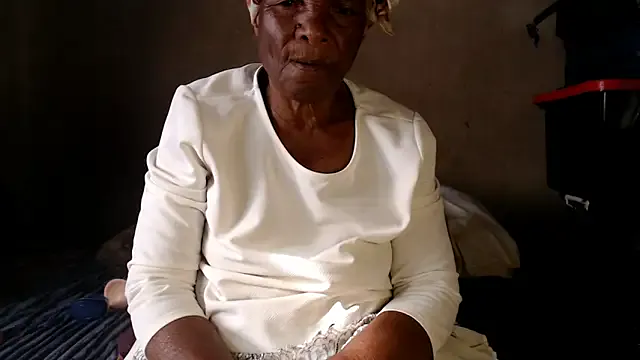 roouse – webcam model profile photo Image 11